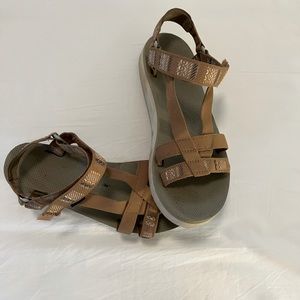 women’s teva size 10.
